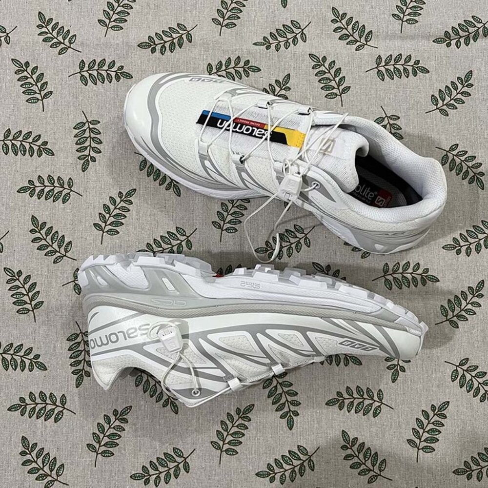 Salomon XT-6 RECUT Sneakers in WrenKangaroo White